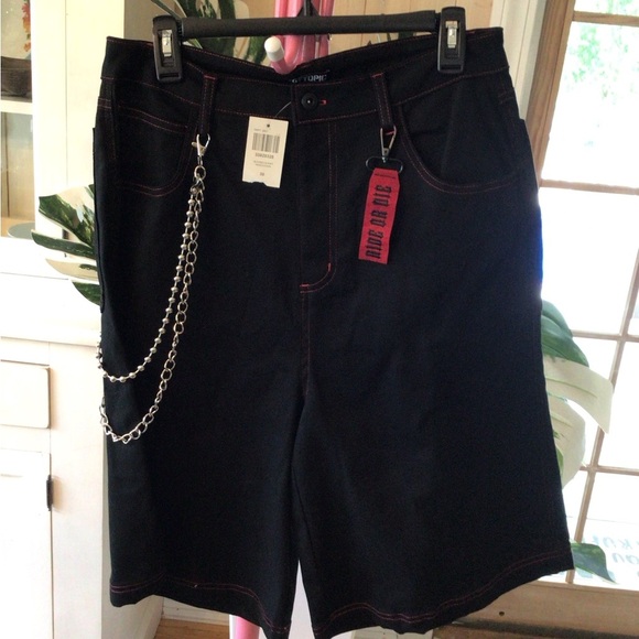 🚨 NWT Black With Red Stitch Men’s Ride or Die Shorts Chain, Skull, & Star Detail - Picture 2 of 6